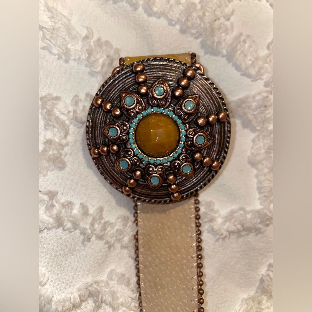 Vintage Genuine Leather Belt 
Semi-precious stones
Finest European Crystals
